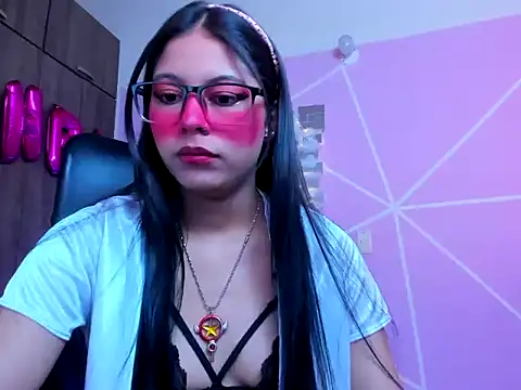 Snapshot of _ALLYSON18_ chatting on November 18, 11:36 am ALLYSON18 online show from November 18, 11:36 am