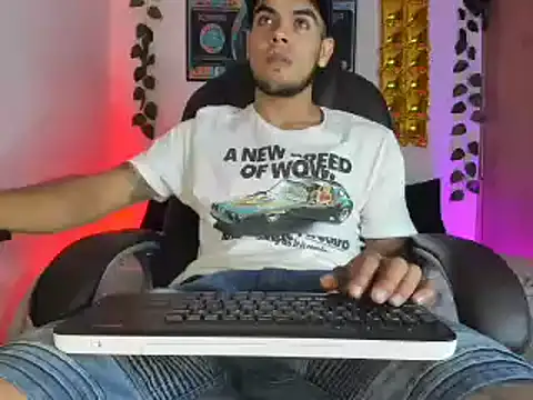 Snapshot of mikee_scooth chatting on February 2, 1:02 am mikee scooth online show from February 2, 1:02 am