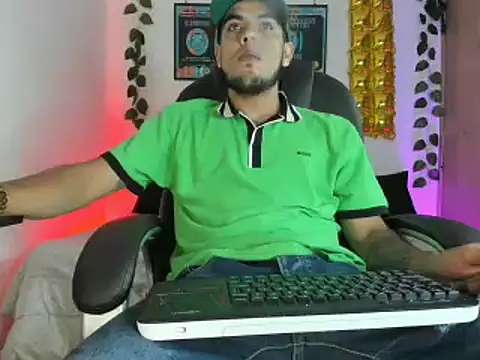 Snapshot of mikee_scooth chatting on February 7, 3:12 am mikee scooth online show from February 7, 3:12 am