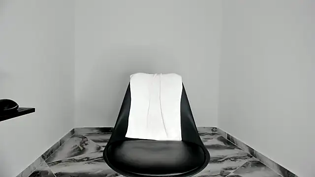 mikee scooth online show from November 19, 6:30 pm