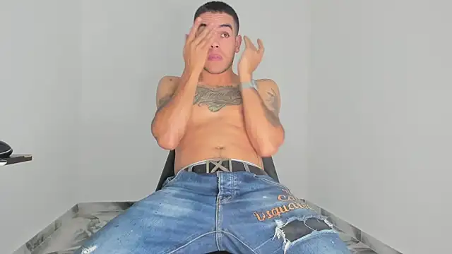 Snapshot of mikee_scooth chatting on January 12, 8:14 pm mikee scooth online show from January 12, 8:14 pm