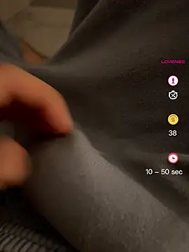 Snapshot of aekacam chatting on May 27, 9:34 pm aekacam online show from May 27, 9:34 pm