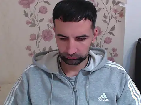 Snapshot of Leo_1617 chatting on March 4, 9:37 am Leo 1617 online show from March 4, 9:37 am