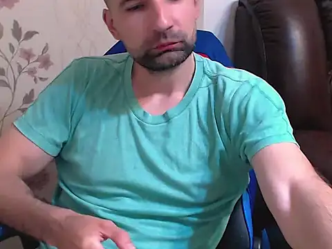Snapshot of Leo_1617 chatting on May 6, 8:47 pm Leo 1617 online show from May 6, 8:47 pm