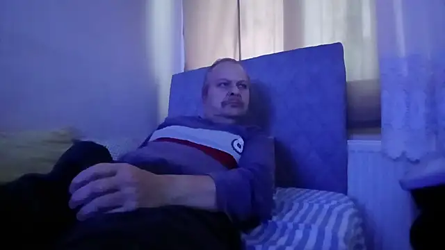 Snapshot of amylrmm1903 chatting on November 12, 11:32 am amylrmm1903 online show from November 12, 11:32 am