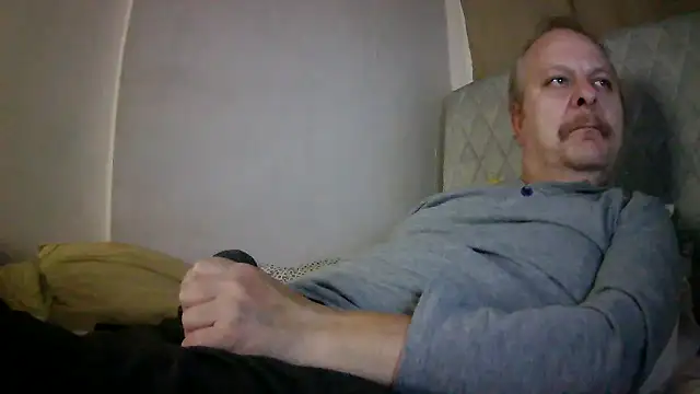 Snapshot of amylrmm1903 chatting on November 19, 2:28 pm amylrmm1903 online show from November 19, 2:28 pm