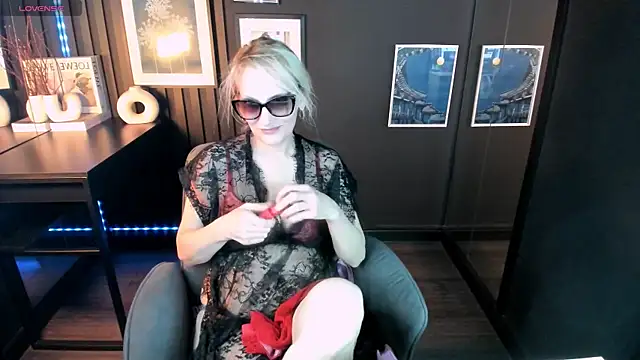 Snapshot of Queen_Anna_ chatting on May 1, 1:26 pm Queen Anna online show from May 1, 1:26 pm