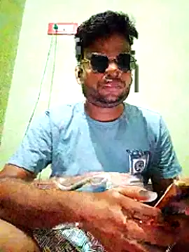Snapshot of RohanBig chatting on May 12, 2:14 pm RohanBig online show from May 12, 2:14 pm