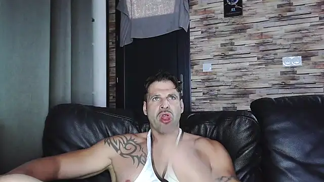 Snapshot of XxBigboybandxX chatting on October 9, 5:00 pm XxBigboybandxX online show from October 9, 5:00 pm