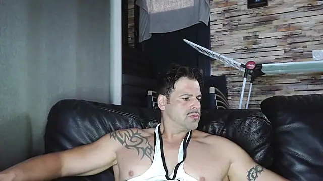 Snapshot of XxBigboybandxX chatting on October 25, 7:49 am XxBigboybandxX online show from October 25, 7:49 am