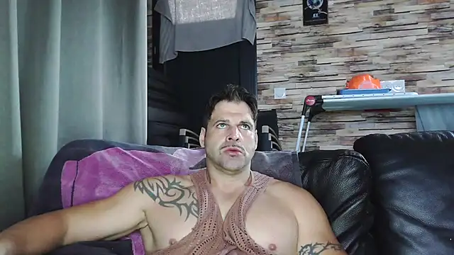 Snapshot of XxBigboybandxX chatting on November 11, 10:48 am XxBigboybandxX online show from November 11, 10:48 am