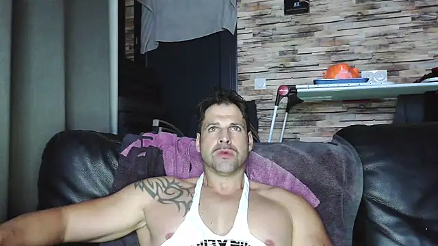 Snapshot of XxBigboybandxX chatting on November 13, 6:51 pm XxBigboybandxX online show from November 13, 6:51 pm