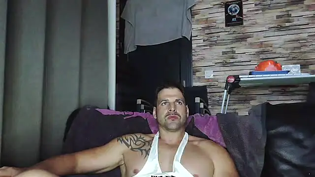 Snapshot of XxBigboybandxX chatting on November 14, 7:23 pm XxBigboybandxX online show from November 14, 7:23 pm