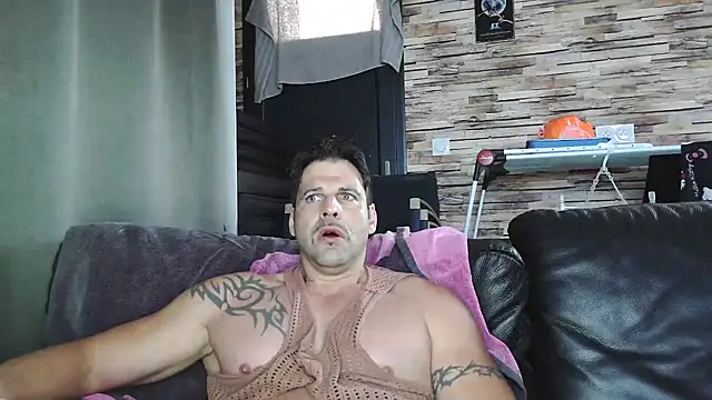 Snapshot of XxBigboybandxX chatting on November 19, 2:50 pm XxBigboybandxX online show from November 19, 2:50 pm