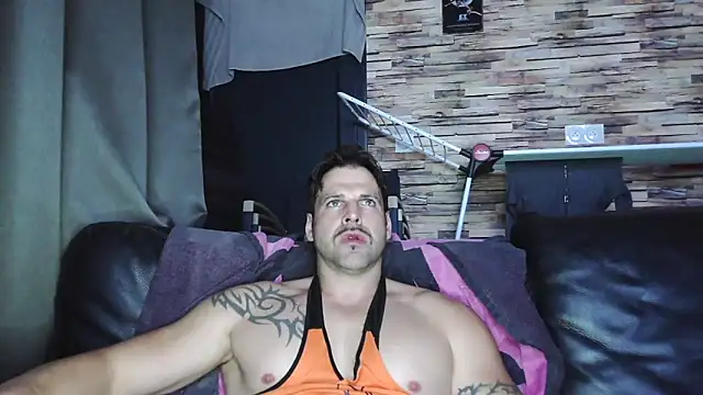 Snapshot of XxBigboybandxX chatting on December 13, 7:53 pm XxBigboybandxX online show from December 13, 7:53 pm