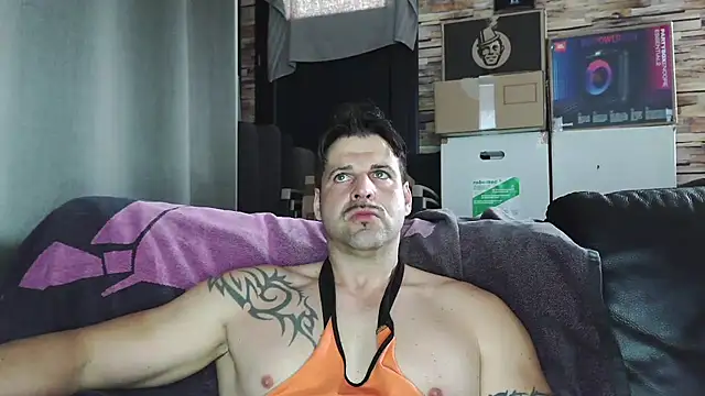 XxBigboybandxX online show from April 3, 9:07 am