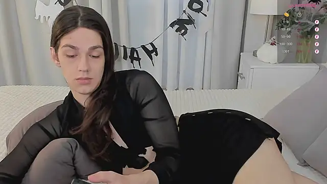 Snapshot of Alfreda_Mills chatting on October 31, 10:16 am Alfreda Mills online show from October 31, 10:16 am