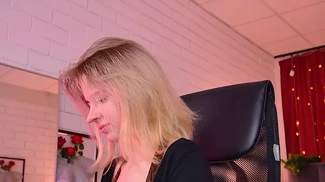 TinaDavil online show from January 19, 1:15 pm