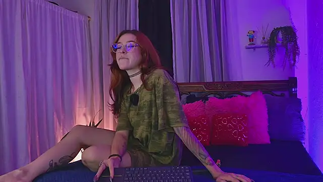 Ginger Foxy online show from April 7, 11:59 pm