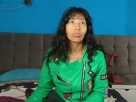 karolinee 66  online show from March 19, 4:16 am