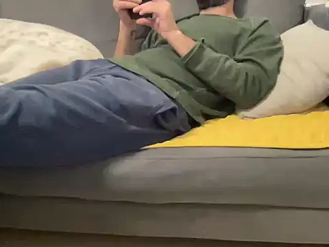 Snapshot of 4small4inchlol chatting on December 4, 11:46 pm 4small4inchlol online show from December 4, 11:46 pm