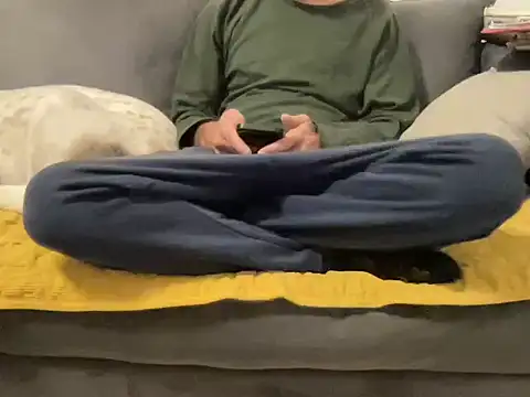 Snapshot of 4small4inchlol chatting on December 14, 6:12 pm 4small4inchlol online show from December 14, 6:12 pm