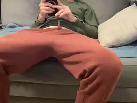 Snapshot of 4small4inchlol chatting on January 5, 10:02 pm 4small4inchlol online show from January 5, 10:02 pm