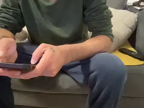 Snapshot of 4small4inchlol chatting on January 13, 7:41 pm 4small4inchlol online show from January 13, 7:41 pm