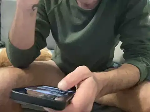 Snapshot of 4small4inchlol chatting on February 9, 5:39 pm 4small4inchlol online show from February 9, 5:39 pm