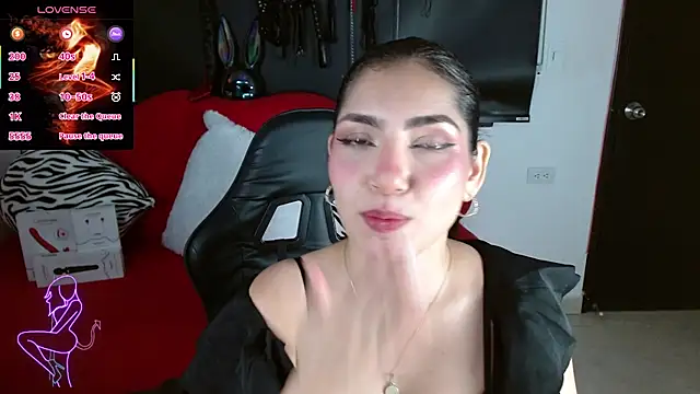 Snapshot of Carolaine69_ chatting on June 5, 1:28 pm Carolaine69 online show from June 5, 1:28 pm