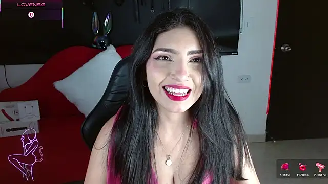 Snapshot of Carolaine69_ chatting on June 18, 1:37 pm Carolaine69 online show from June 18, 1:37 pm