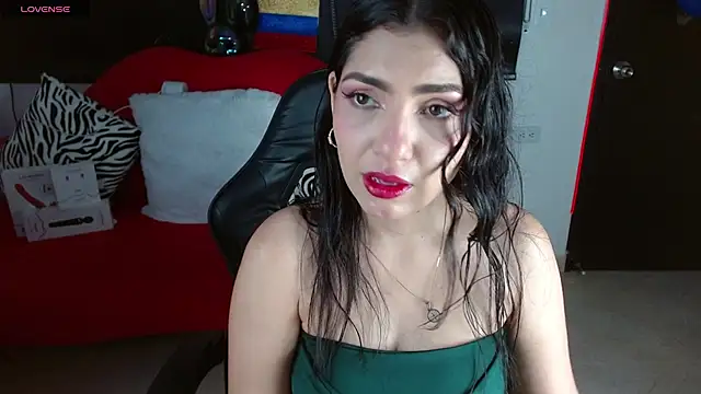 Snapshot of Carolaine69_ chatting on June 25, 1:37 pm Carolaine69 online show from June 25, 1:37 pm