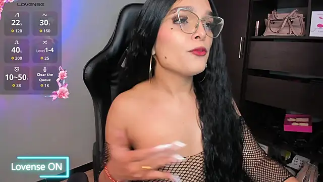 Snapshot of MeganDaviees chatting on October 4, 1:36 am MeganDaviees online show from October 4, 1:36 am