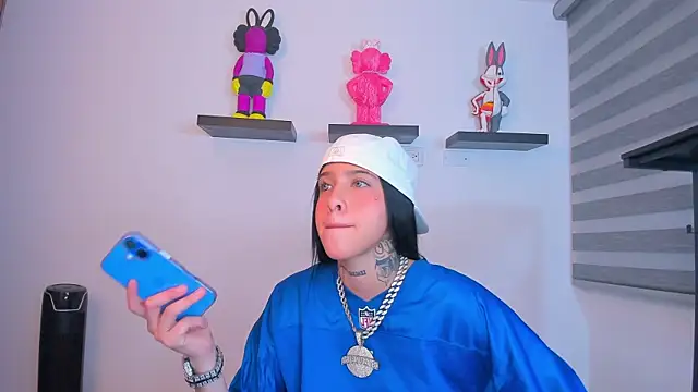 Gangster Girl online show from October 22, 4:24 am