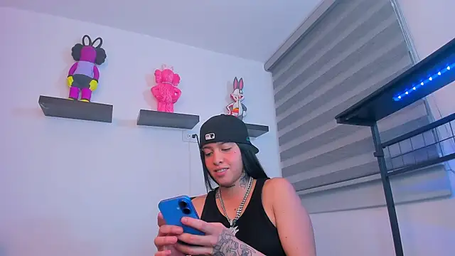 Gangster Girl online show from November 13, 12:53 am