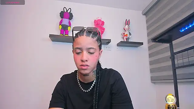 Gangster Girl online show from March 16, 5:24 am