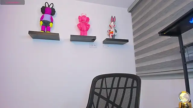 Gangster Girl online show from April 7, 4:35 am