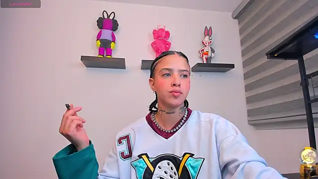 Gangster Girl online show from April 8, 11:48 pm