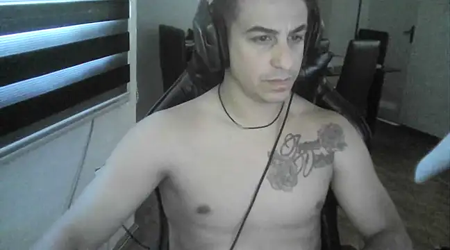 Snapshot of Ghostman89 chatting on December 20, 4:36 pm Ghostman89 online show from December 20, 4:36 pm