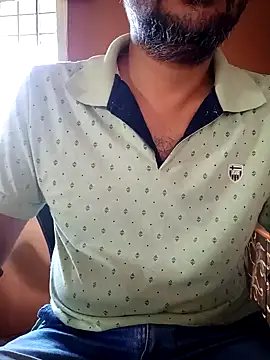 Snapshot of daddy_indian chatting on December 6, 9:43 am daddy indian online show from December 6, 9:43 am