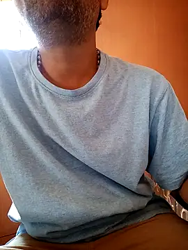 Snapshot of daddy_indian chatting on February 6, 9:43 am daddy indian online show from February 6, 9:43 am