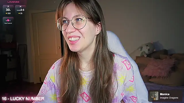 Snapshot of ms_allison_w chatting on May 17, 4:47 pm ms allison w online show from May 17, 4:47 pm