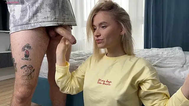 Snapshot of Adelovenick chatting on October 12, 7:51 am Adelovenick online show from October 12, 7:51 am