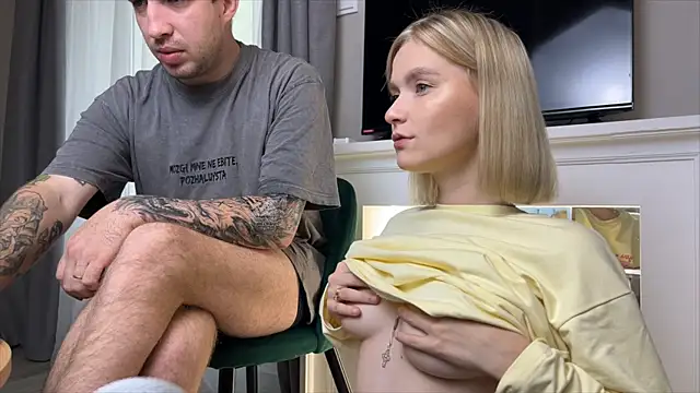 Snapshot of Adelovenick chatting on October 25, 7:49 am Adelovenick online show from October 25, 7:49 am