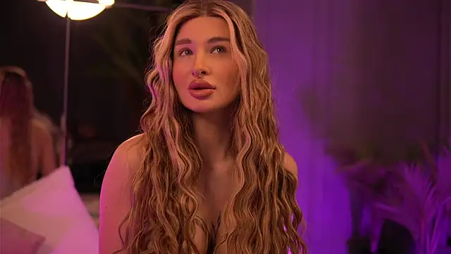 AvaShayy online show from March 4, 1:01 am