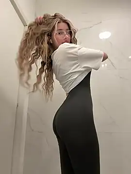 AvaShayy online show from March 6, 8:08 am