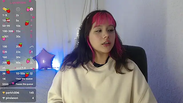 Snapshot of mixie_cute chatting on December 14, 12:44 am mixie cute online show from December 14, 12:44 am