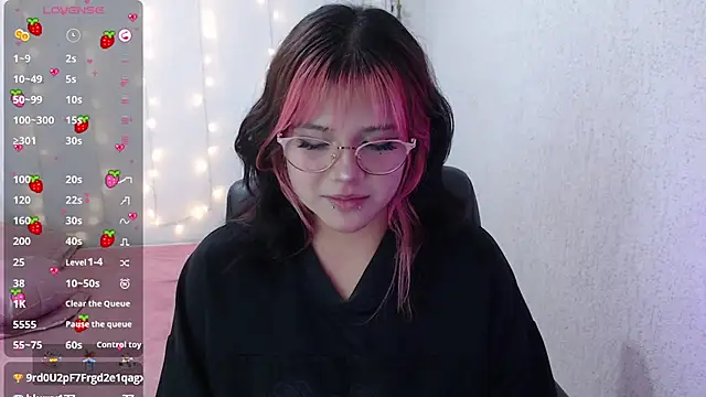 Snapshot of mixie_cute chatting on January 19, 9:34 pm mixie cute online show from January 19, 9:34 pm