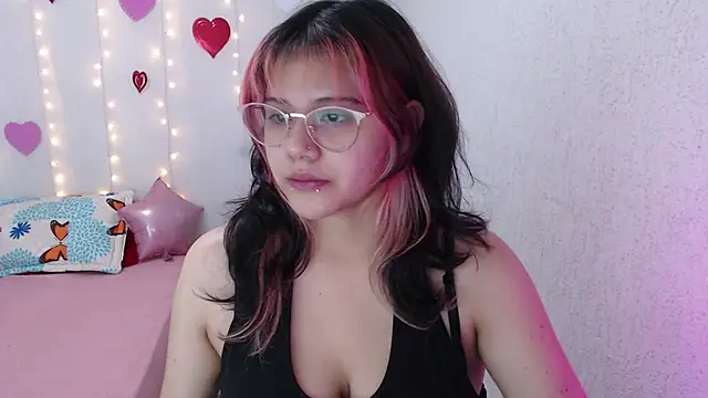 Snapshot of mixie_cute chatting on February 16, 5:04 pm mixie cute online show from February 16, 5:04 pm