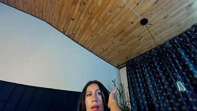EmiGomez  online show from December 19, 11:25 pm